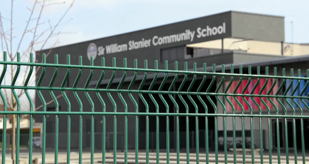 3D curved wire mesh fence