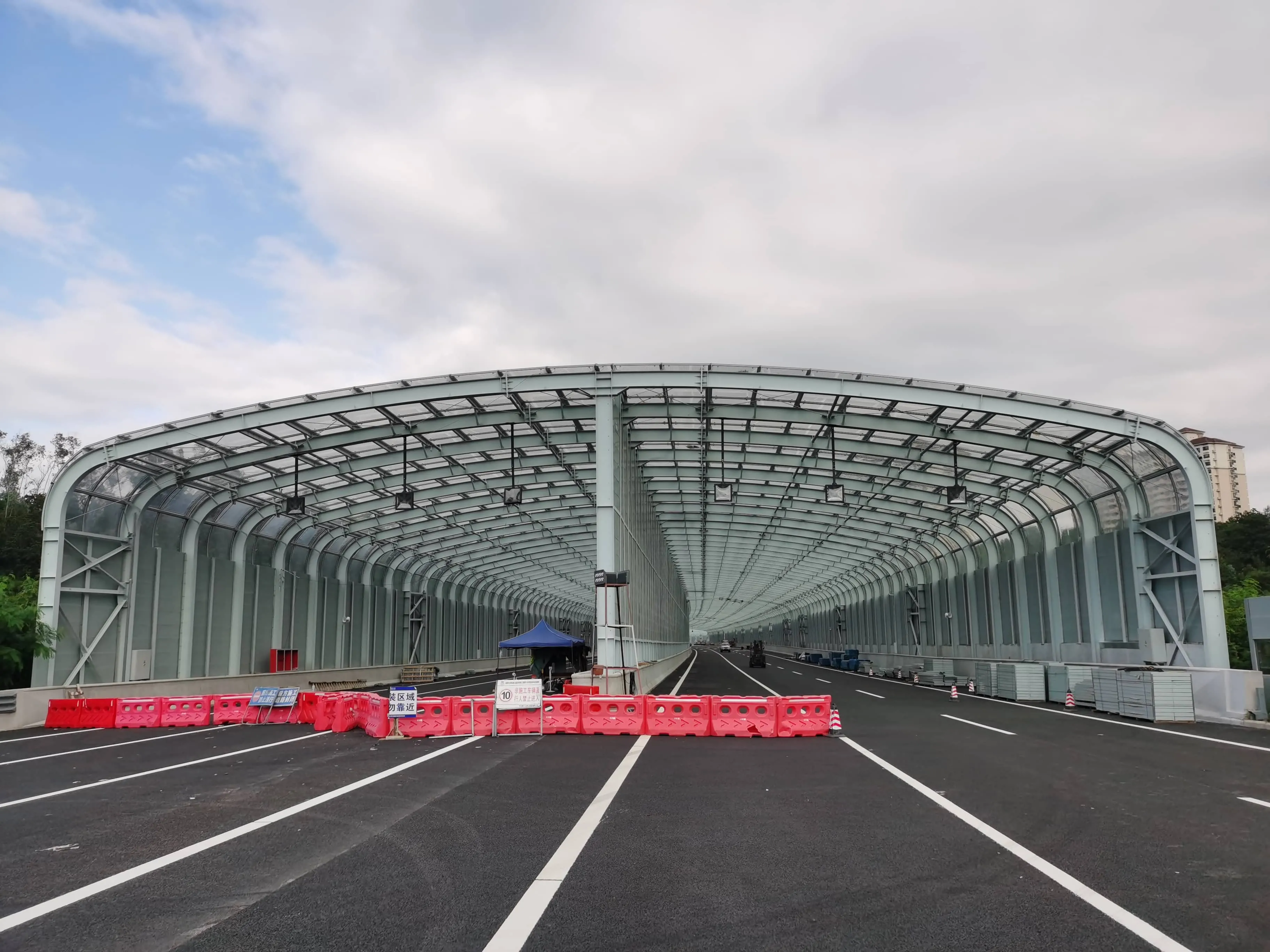 Full Enclosure Noise Barrier for Highway and Railway Noise Control